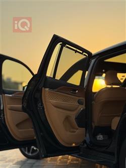 جیپ گراند شیرۆکی